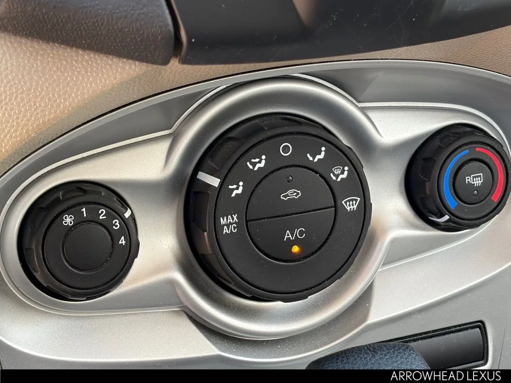 Used 2019 Green Ford SE image 14