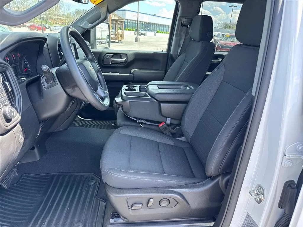 2025 Chevrolet Silverado 2500HD Custom - Photo 9