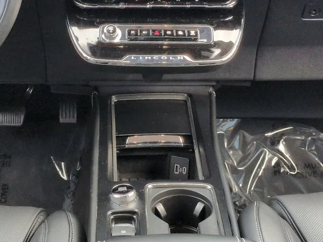 Certified Used 2024 White Metallic Lincoln Grand Touring image 19