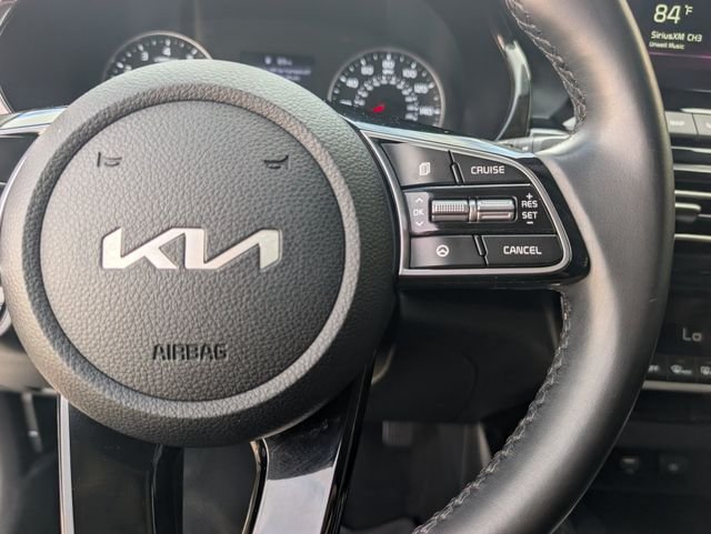 Used 2022 White Kia EX image 14