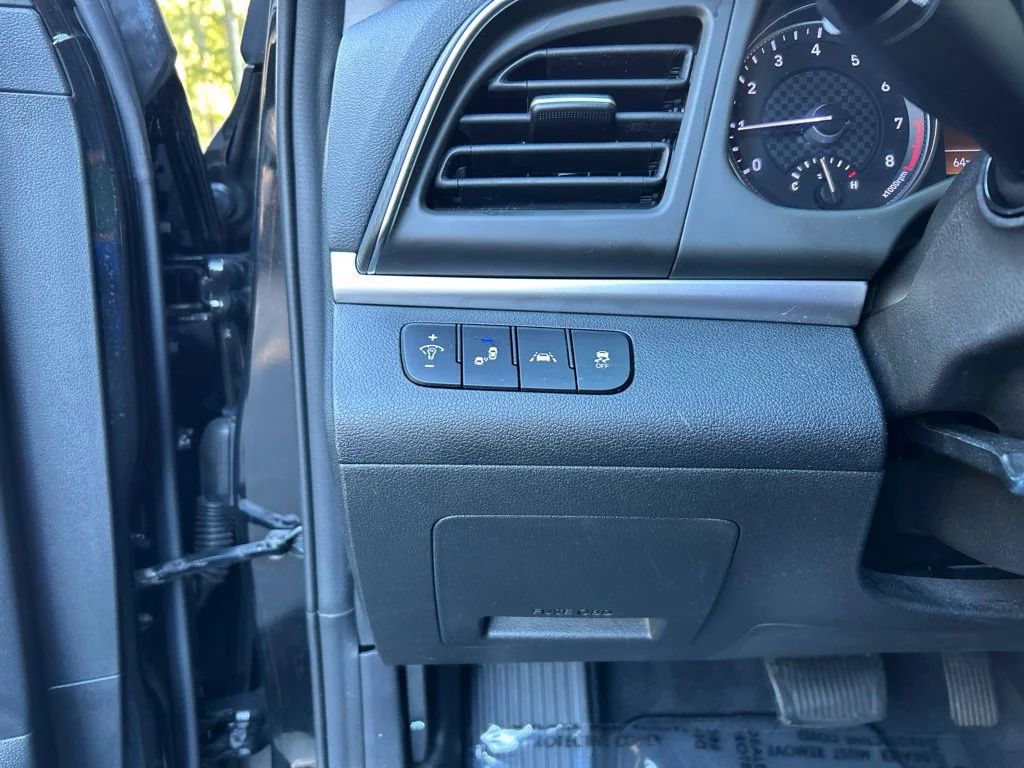 Used 2019 Black Hyundai Value Edition image 24