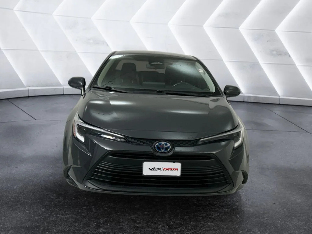 Used 2024  Toyota LE image 2