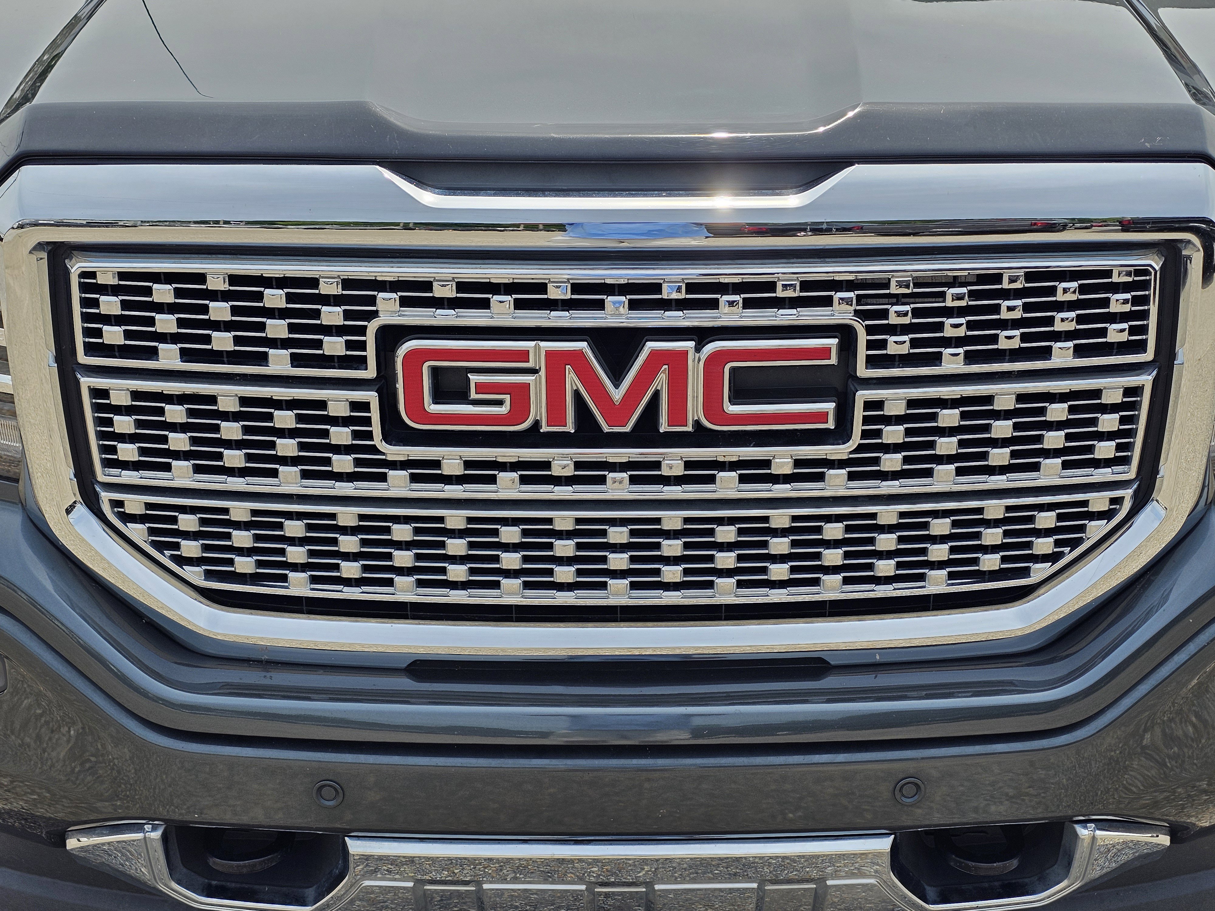 Used 2018 Dark Slate Metallic GMC Denali image 3