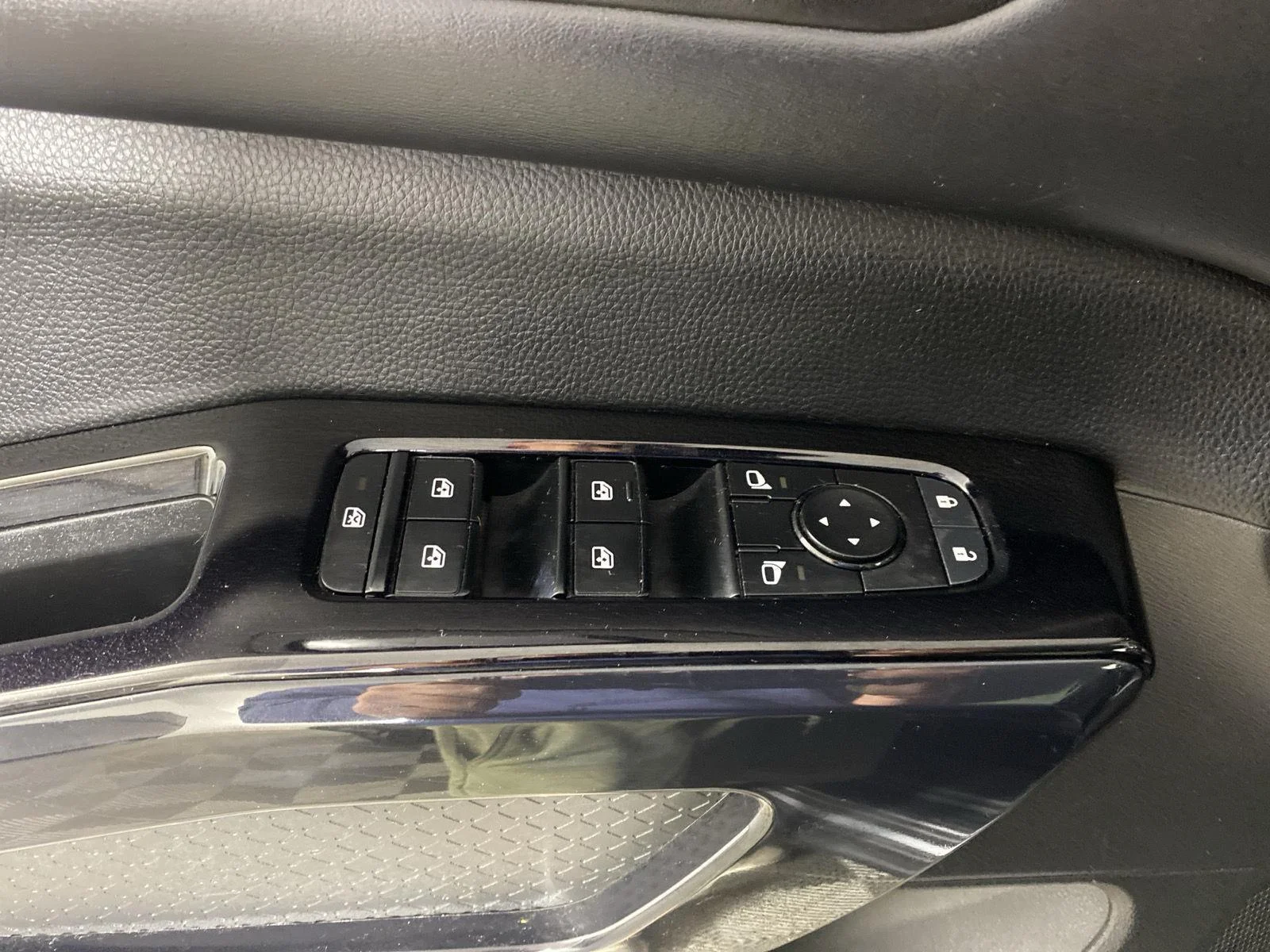 Used 2022 Gun Metallic Nissan SV image 13