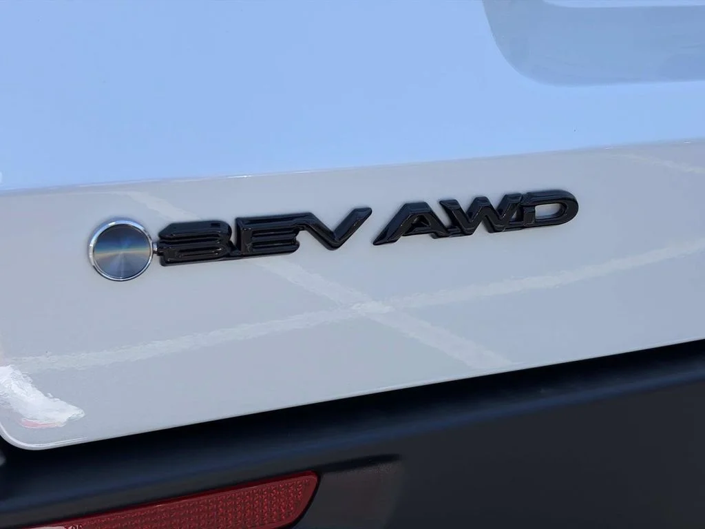 New 2026 Wind Chill Pearl Toyota XLE image 12