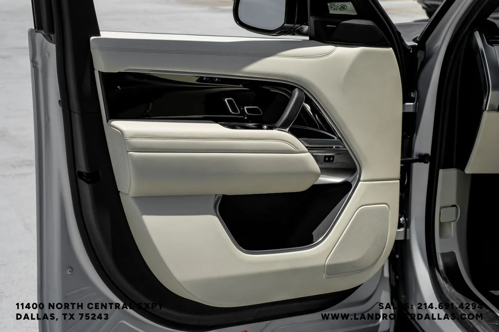 Used 2023 Hakuba Silver Metallic Land Rover SE image 44