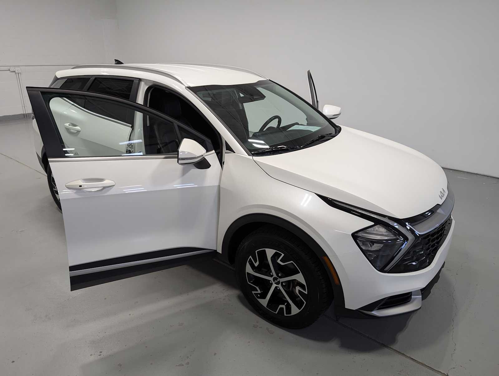 Certified Used 2023 Snow White Pearl Kia EX image 16