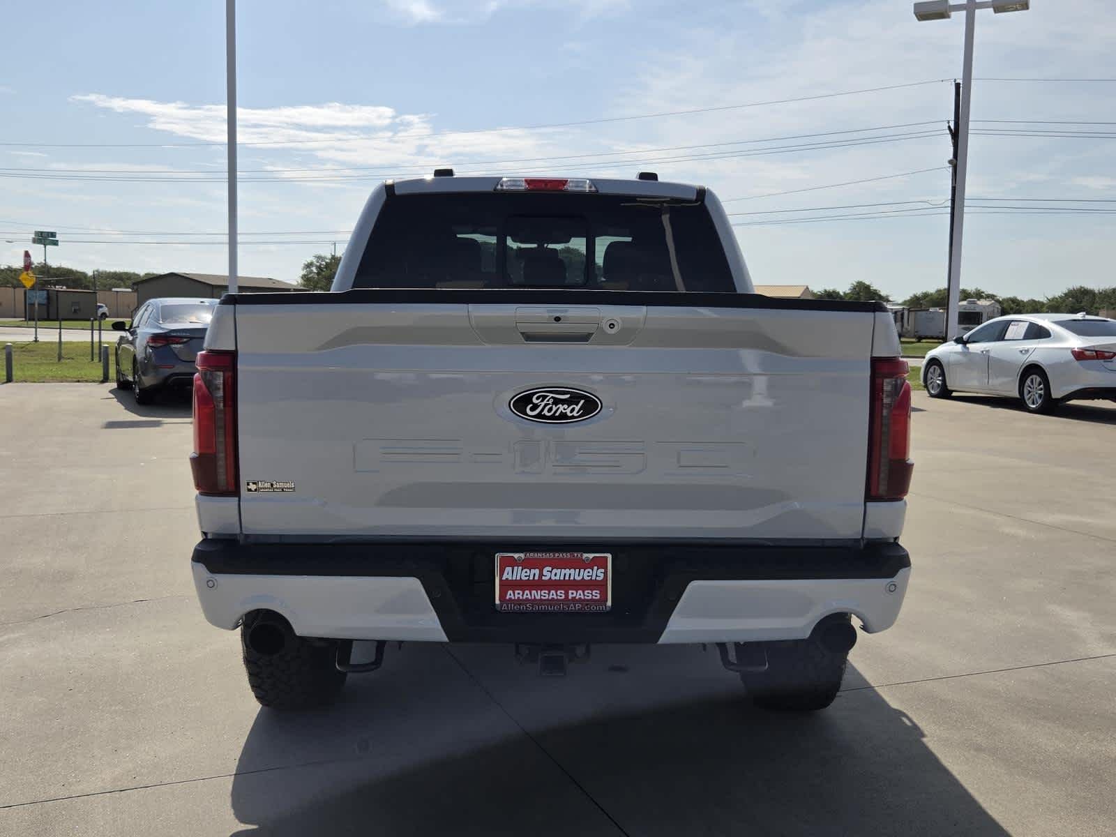 Used 2025 Space White Metallic Ford Tremor image 4