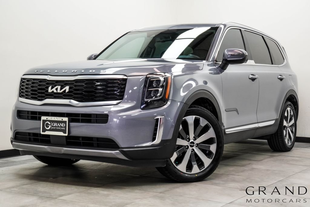 Used 2022 Silver Kia EX image 1