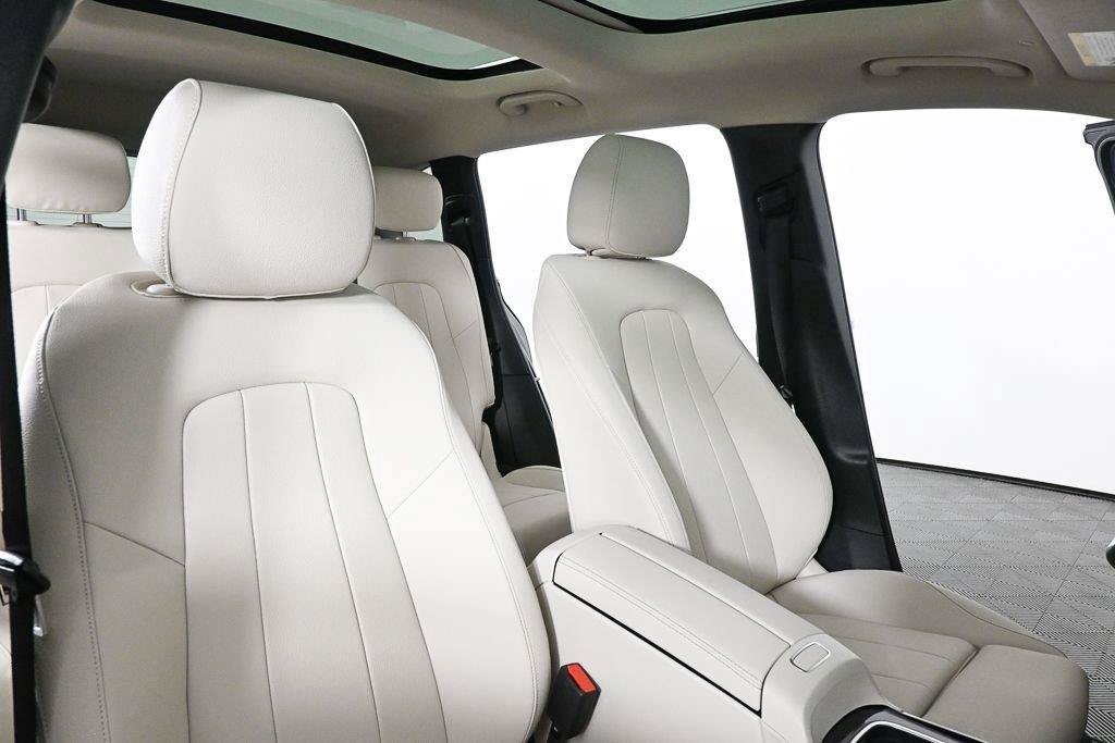 New 2026 Night Black Mercedes-Benz GLB 250 image 62