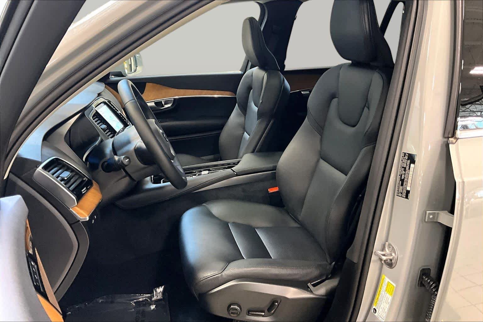 Used 2025 Vapour Grey Metallic Volvo Plus image 9