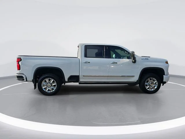 Used 2024 White Chevrolet High Country image 6