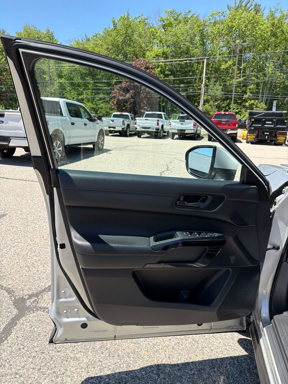 Used 2025 Silver Nissan SV image 18