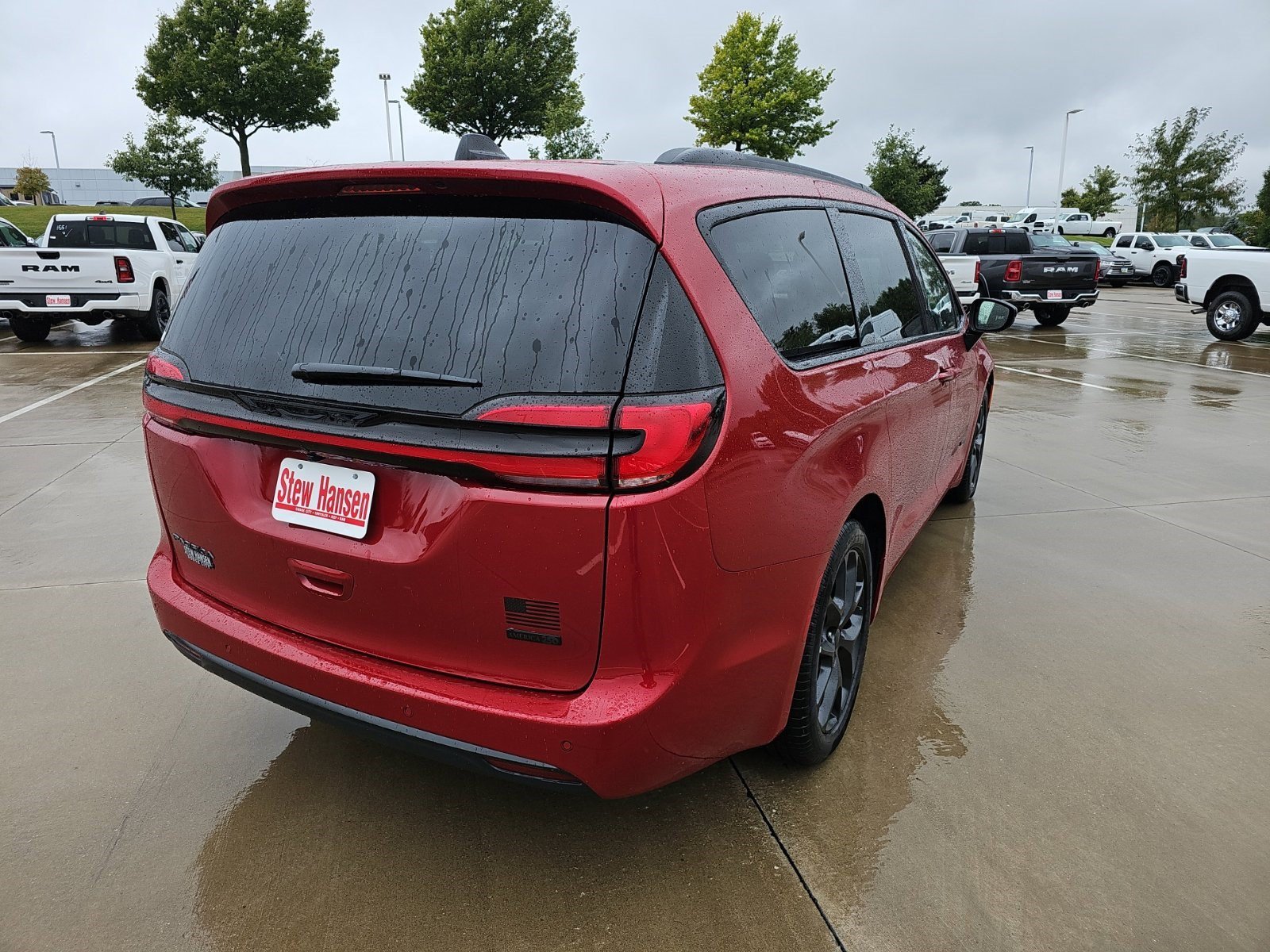 New 2027 Red Hot Pearlcoat Chrysler Select image 5