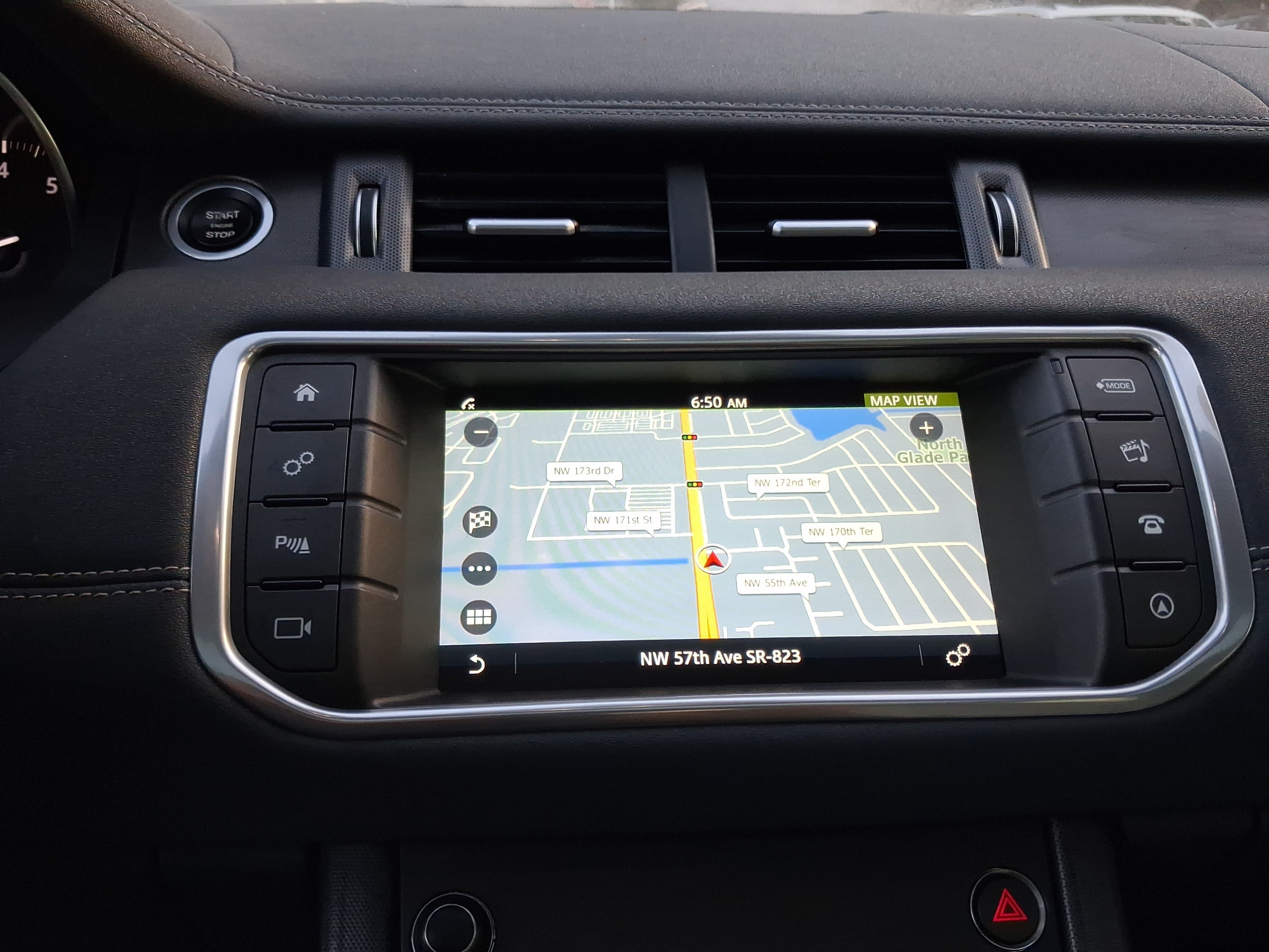 Used 2019  Land Rover SE image 22
