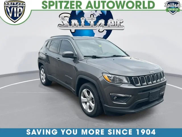 Used 2018 Gray Jeep Latitude image 2