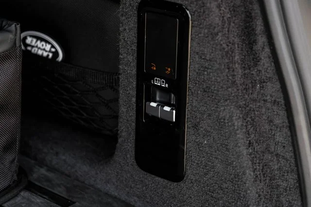 Used 2024  Land Rover Dynamic SE image 69