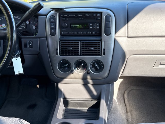 Used 2004 Red Fire Clearcoat Metallic Ford XLT image 10