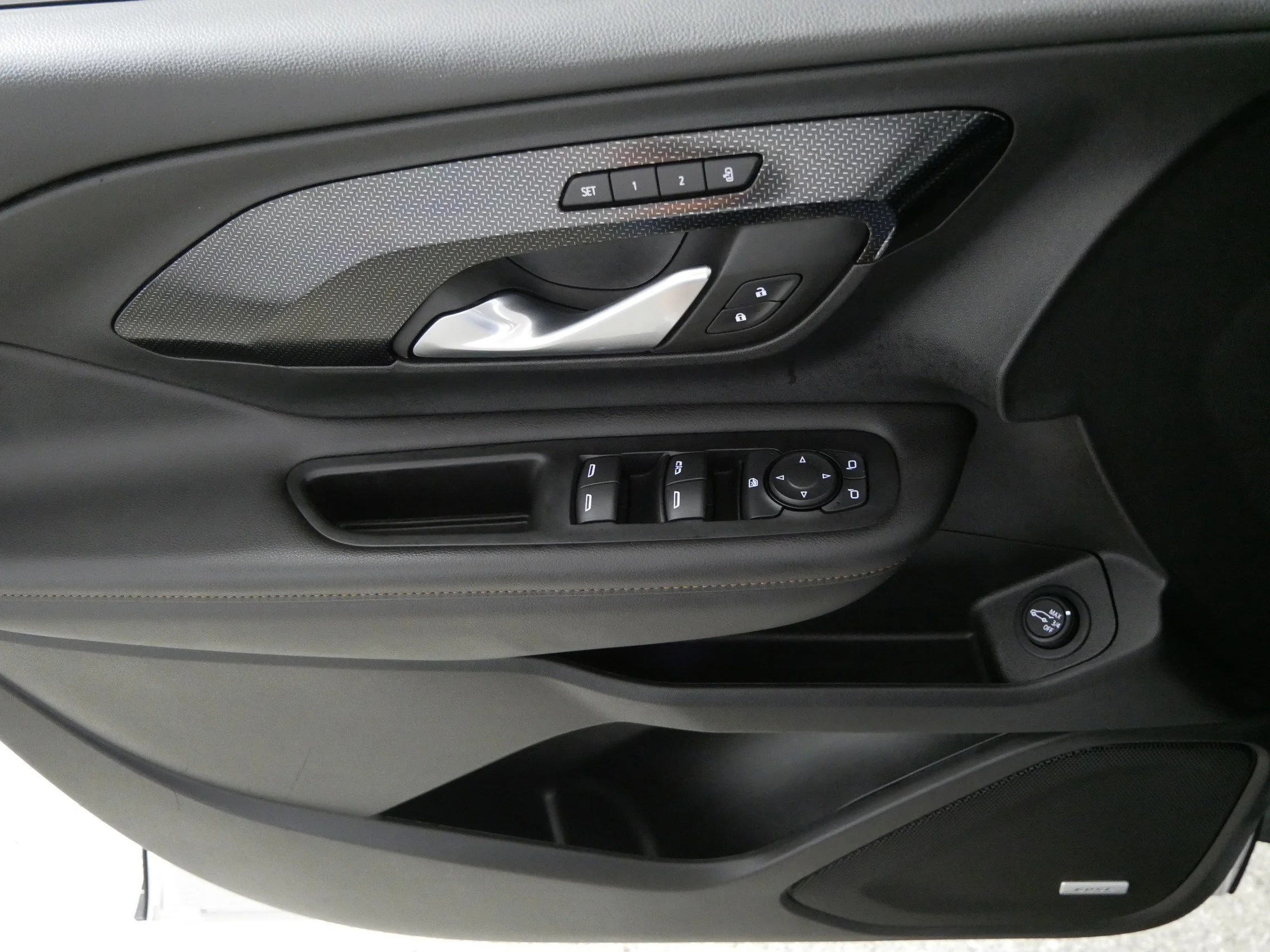 Used 2022 Summit White GMC AT4 image 19