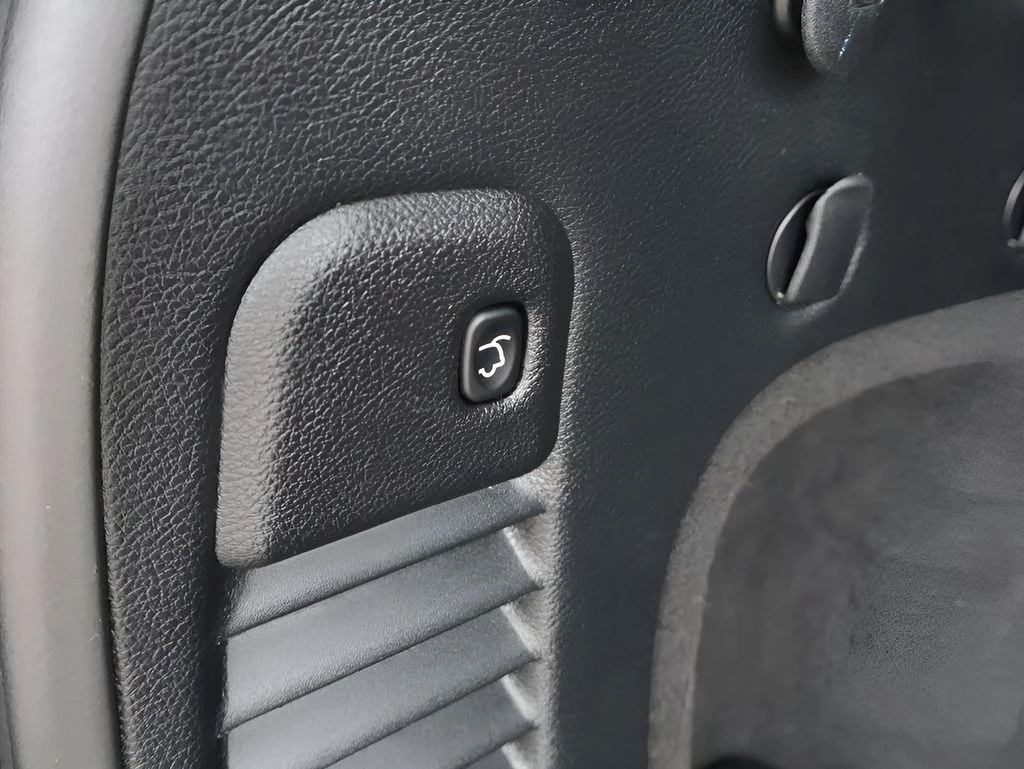 Used 2020 Blue Jeep Overland image 16
