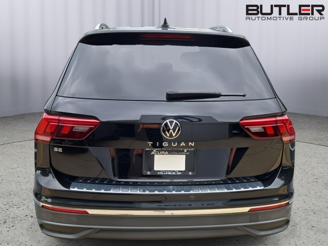 Used 2022 Deep Black Pearl Volkswagen SE image 11
