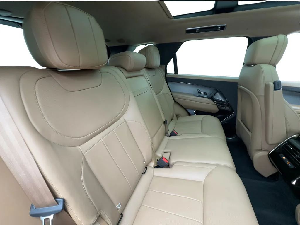 Used 2024 Blue Land Rover SE image 27