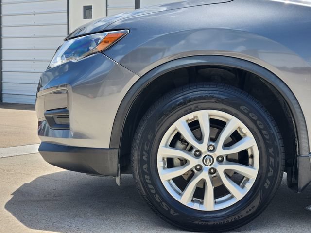 Used 2019 Gray Nissan SV image 8