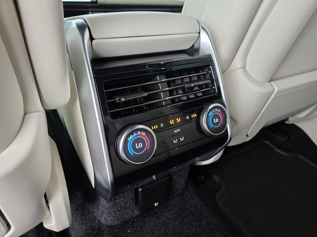 New 2026 Ionian Silver in Gloss finish Land Rover SE image 13
