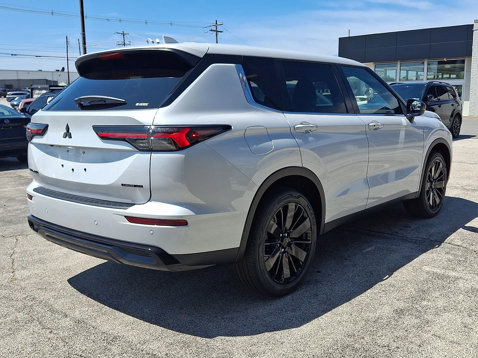 New 2026 White Mitsubishi LE image 3