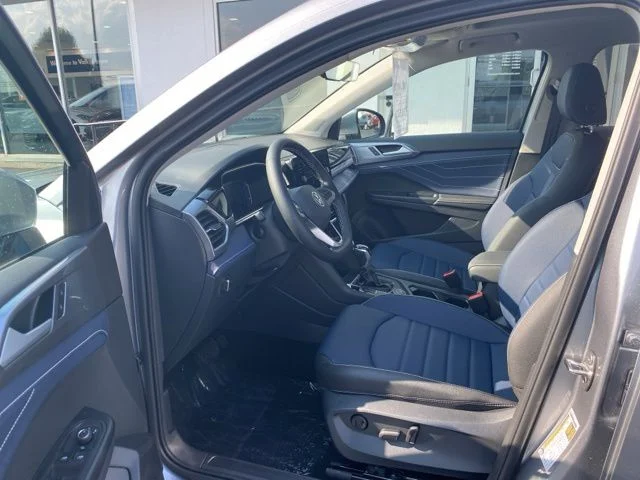2025 Volkswagen Taos SEL - Photo 9