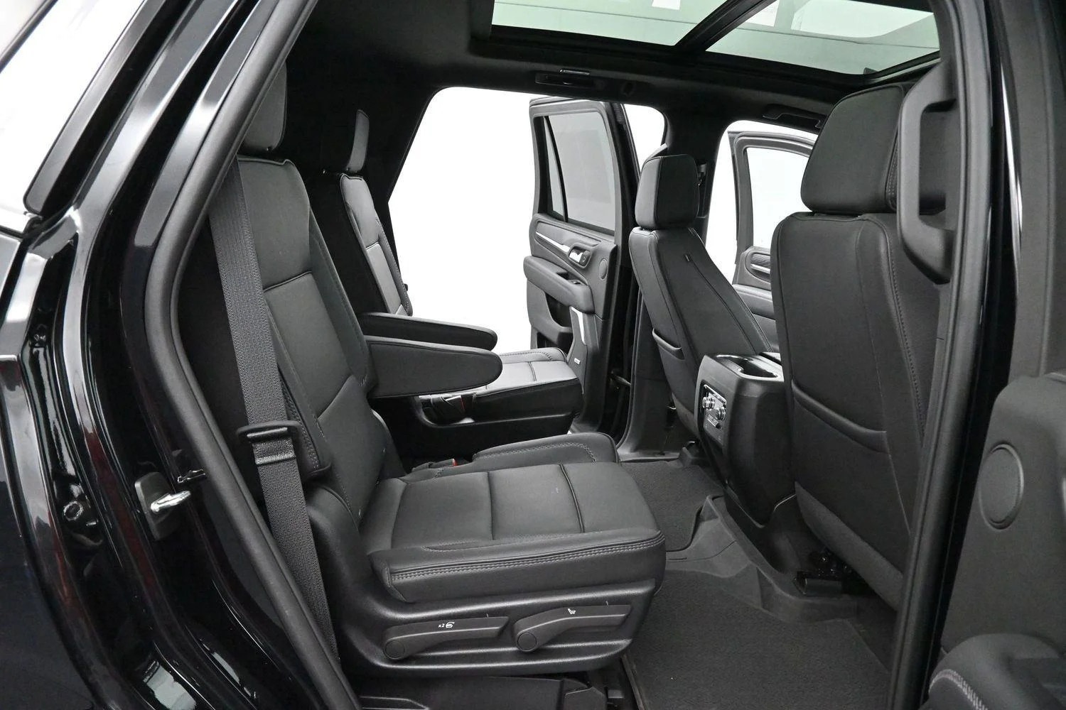 Used 2024 Onyx Black GMC Denali image 37