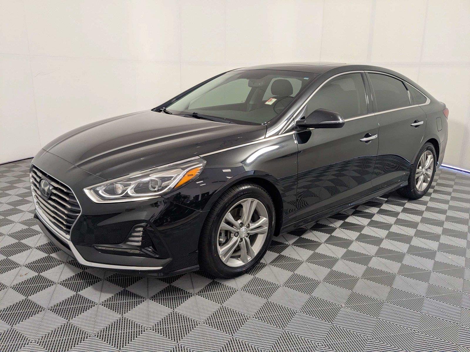 Used 2018 Phantom Black Hyundai Limited image 2