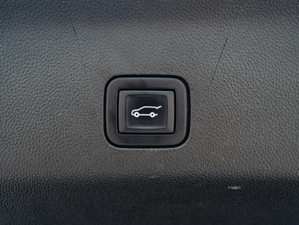 Used 2021 Summit White Chevrolet High Country image 22