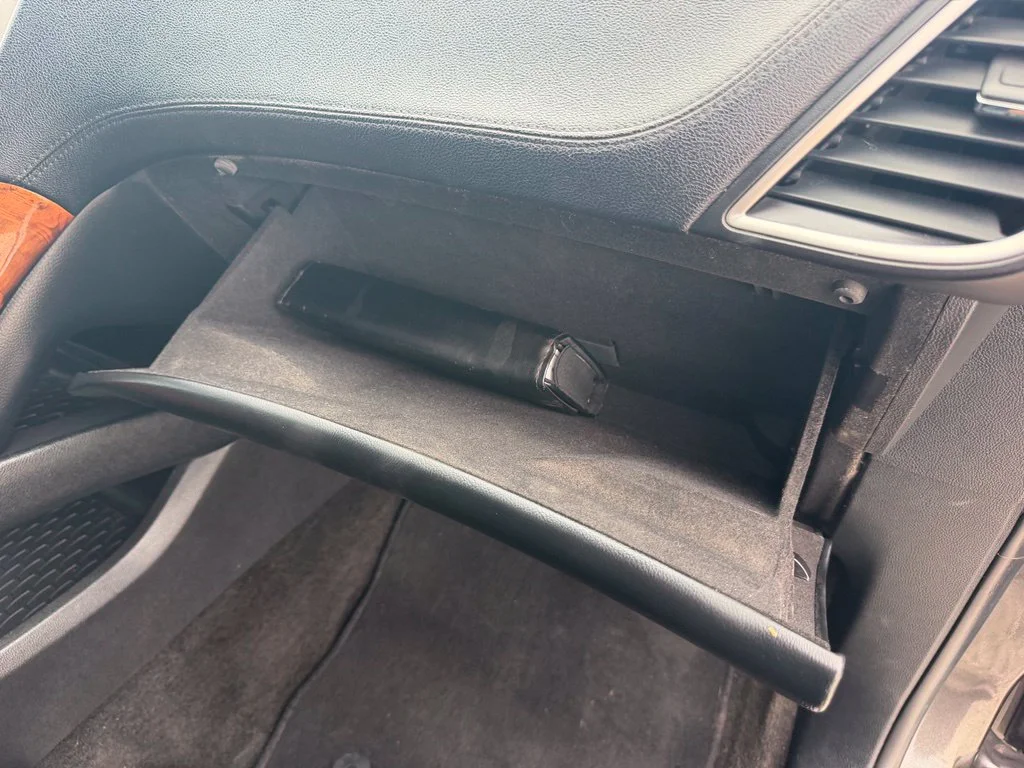 Used 2017 Gray Lincoln Select image 32