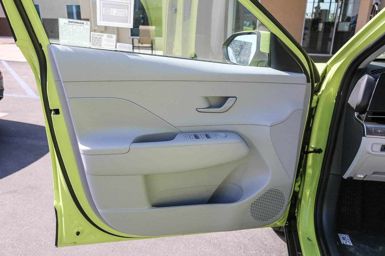 2025 Hyundai Kona SEL - Photo 23