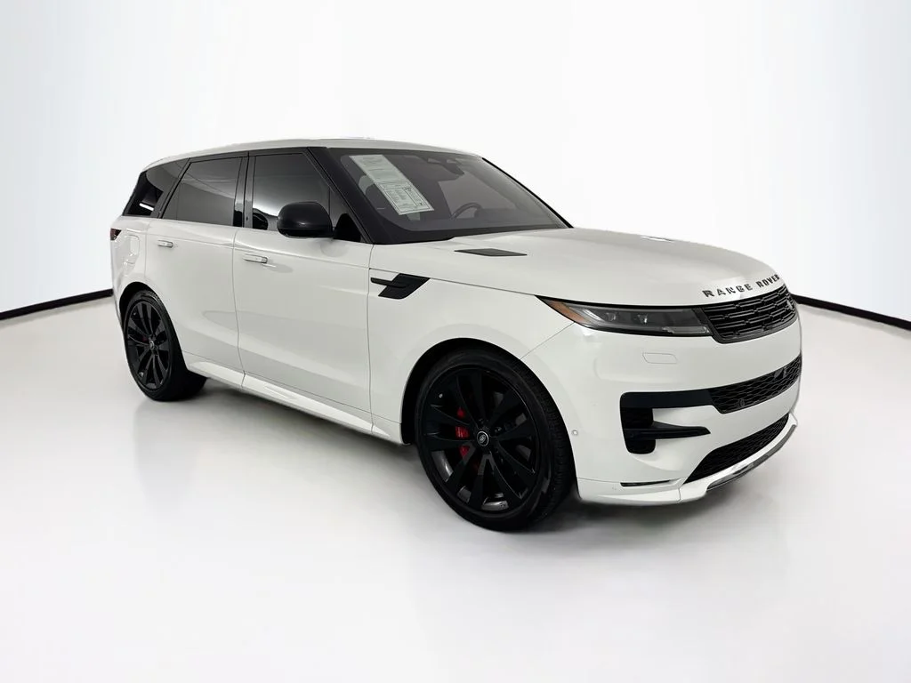 Certified Used 2023 White Land Rover SE Dynamic image 3