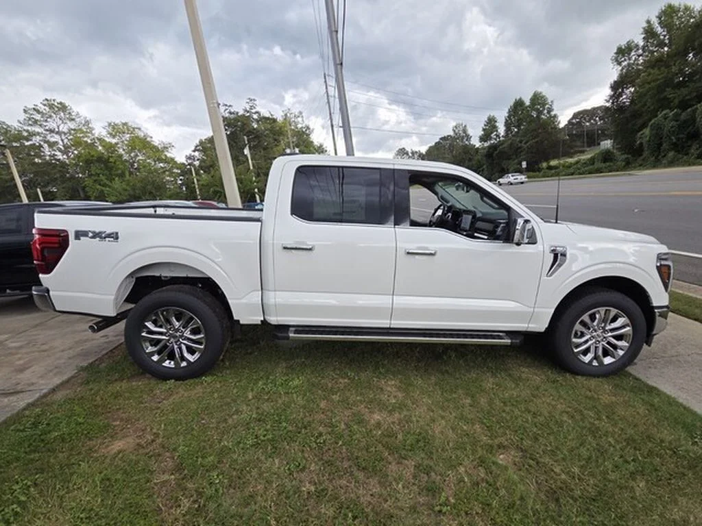 New 2026 Star White Metallic Tri-Coat Ford Lariat® image 18