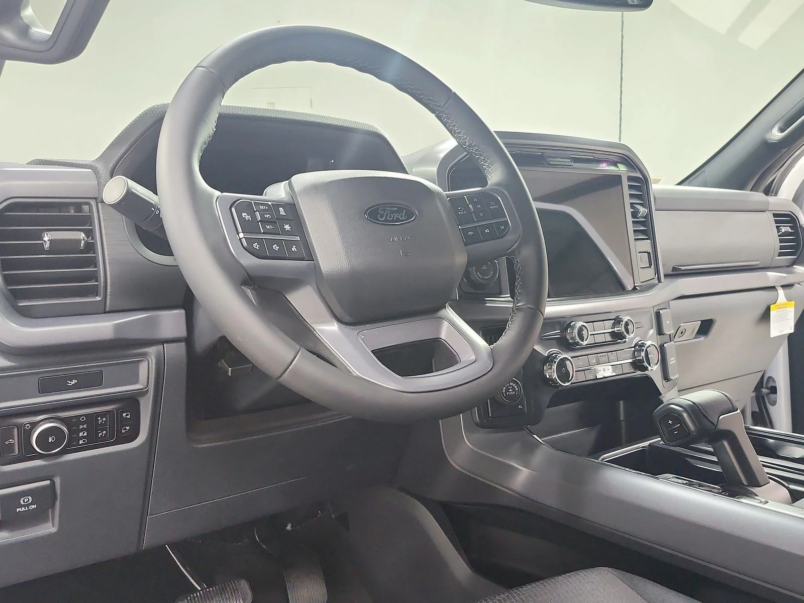 New 2026 Oxford White Ford XLT image 19