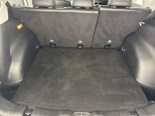Used 2018 White Jeep Latitude image 25
