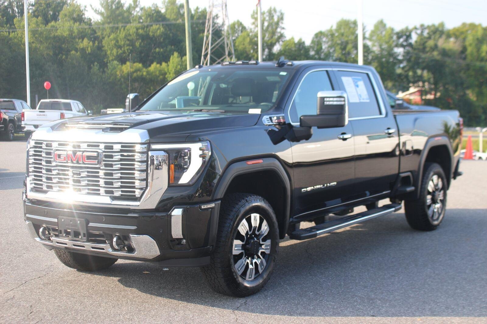 Used 2025 Onyx Black GMC Denali image 3