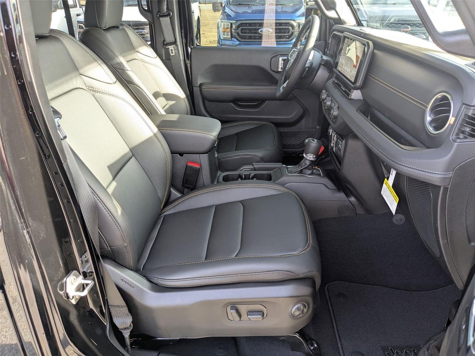 2025 Jeep Wrangler 4-Door Sahara - Photo 30