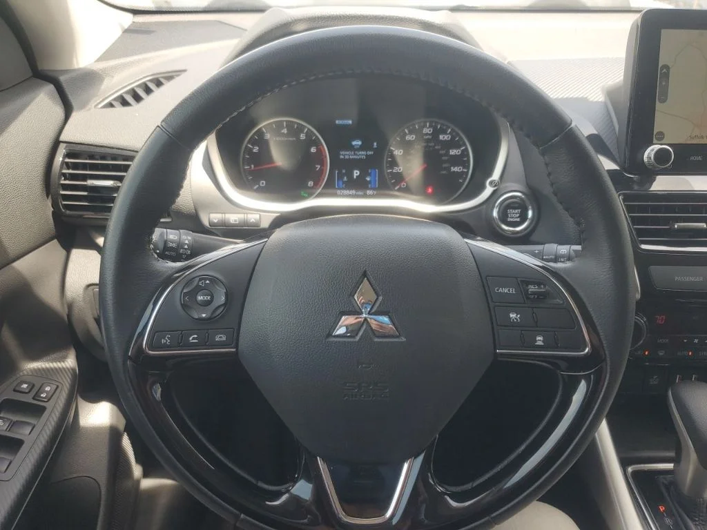 Used 2025 White Mitsubishi SE image 21