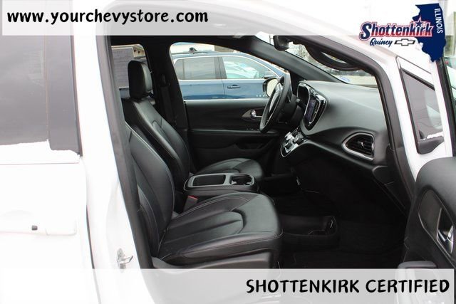 Used 2025 White Chrysler Select image 12