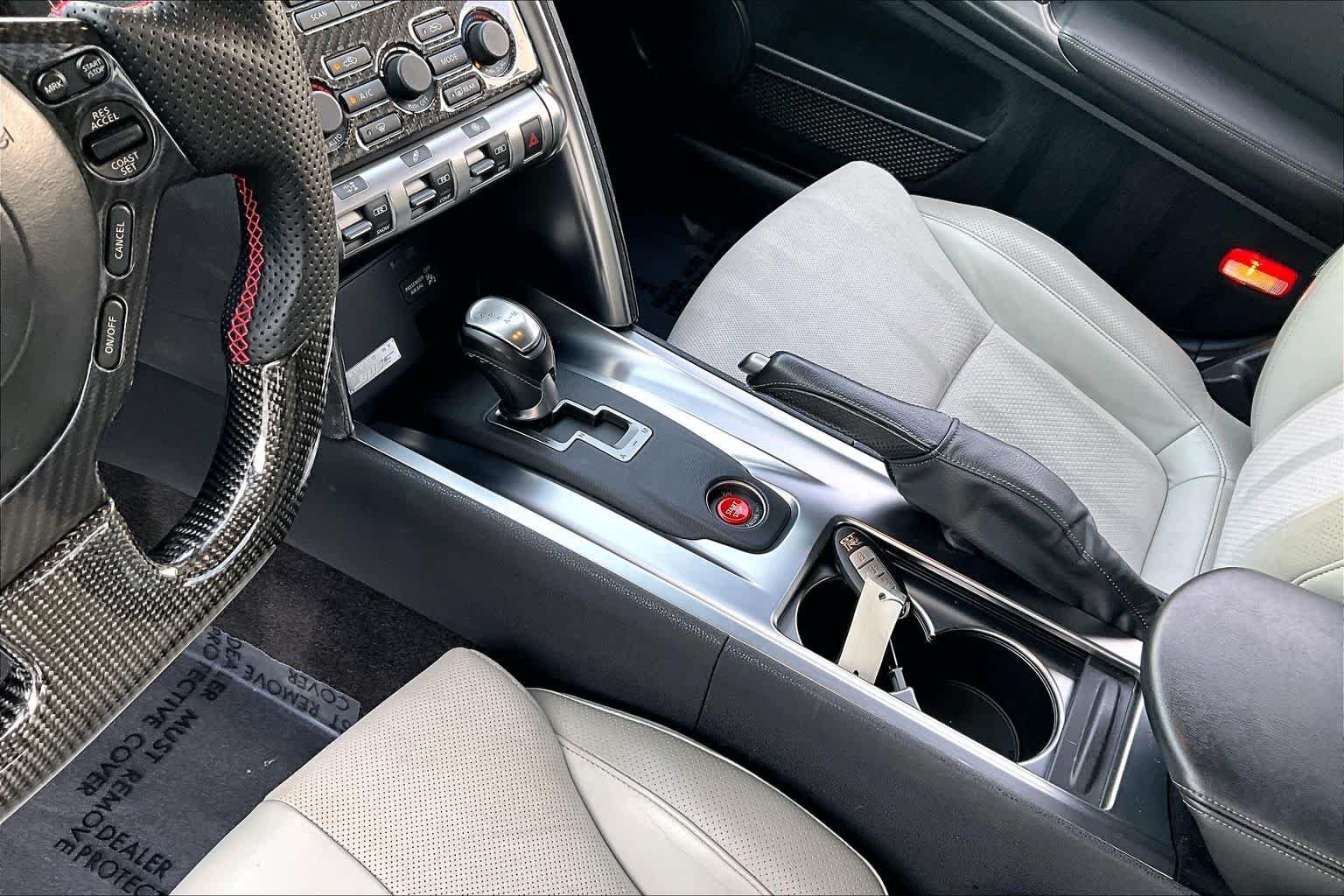 Used 2010 Pearl White Nissan Premium image 14