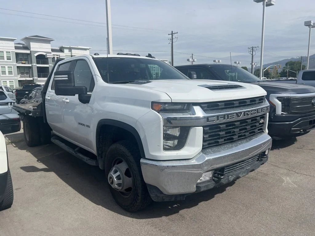 Used 2022 Summit White Chevrolet LT image 4