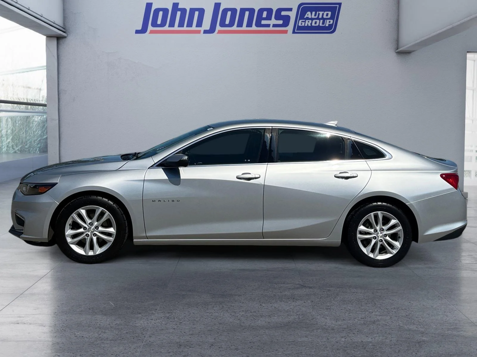 Used 2018 Chevrolet Malibu 1LT with VIN 1G1ZD5ST6JF261141 for sale in Scottsburg, IN
