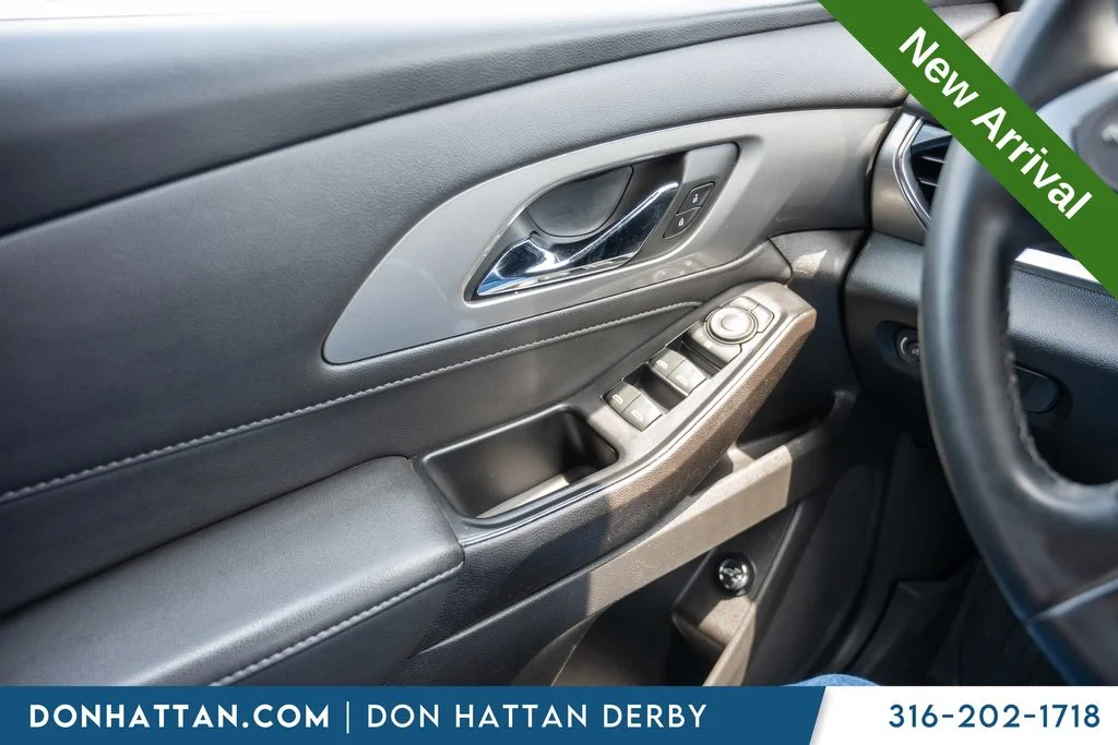 Used 2023 Gray Chevrolet LT image 18