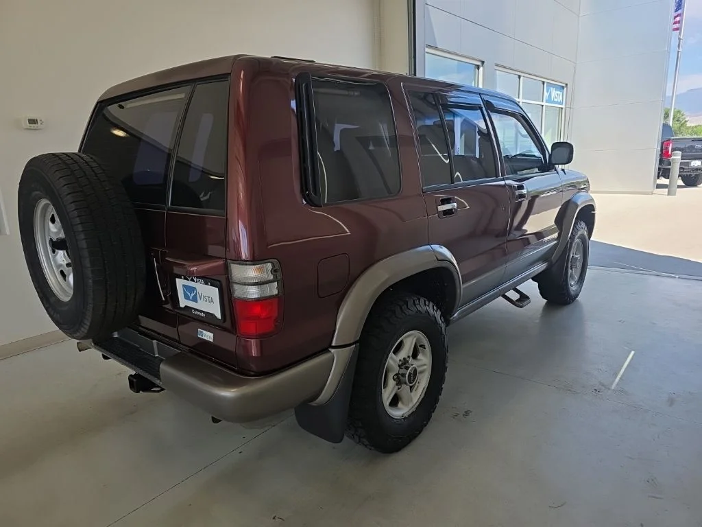 Used 2000 Red Isuzu S image 7