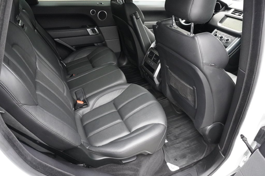Used 2017 White Land Rover SE image 26
