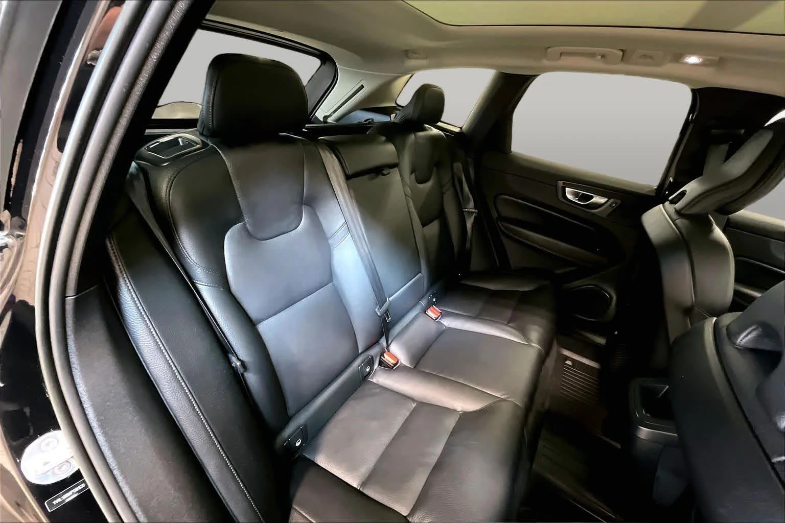 Certified Used 2023 Onyx Black Volvo Plus image 19